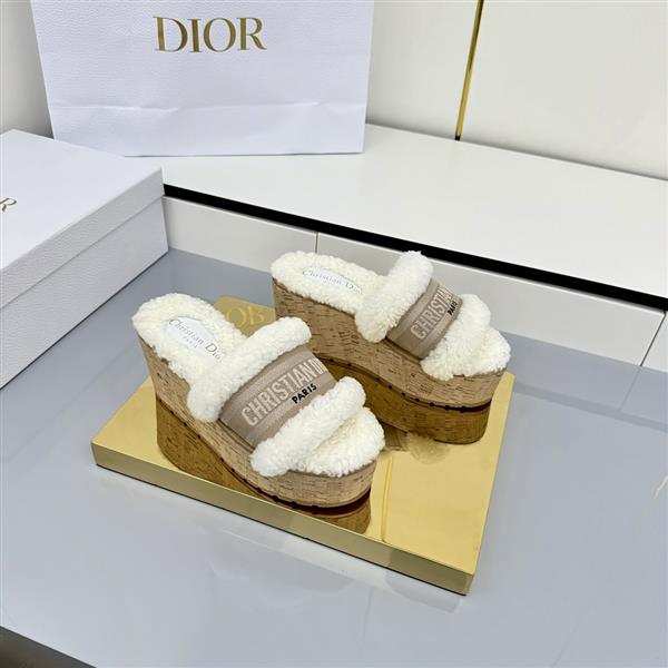 20251128184322580 290